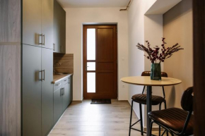 Alison Apartman